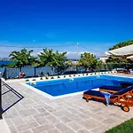 Villa Dalmatian Pearls