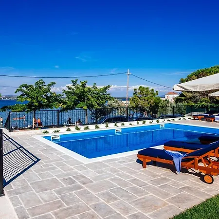 Villa Dalmatian Pearls