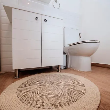 Dalmatian Pearls Willa *